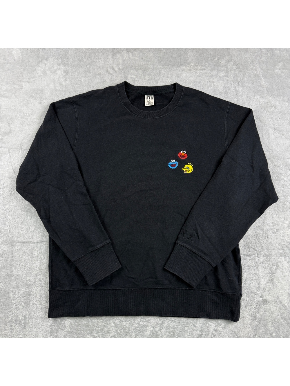 Uniqlo KAWS x Sesame Street XL Black Sweatshirt Elmo Cookie Monster Street Art